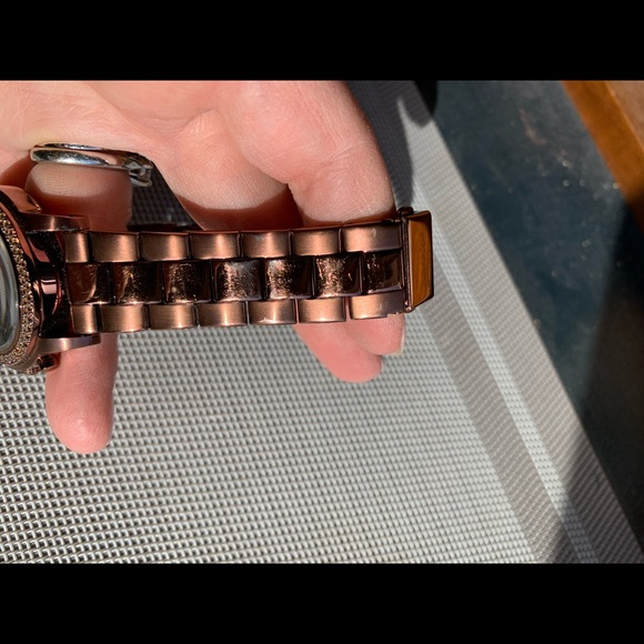 DKNY Brown metallic watch - Picture 5 of 8